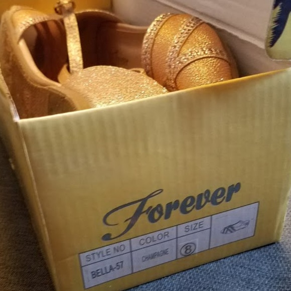 Forever Bella T-Strap Flats - Picture 4 of 5